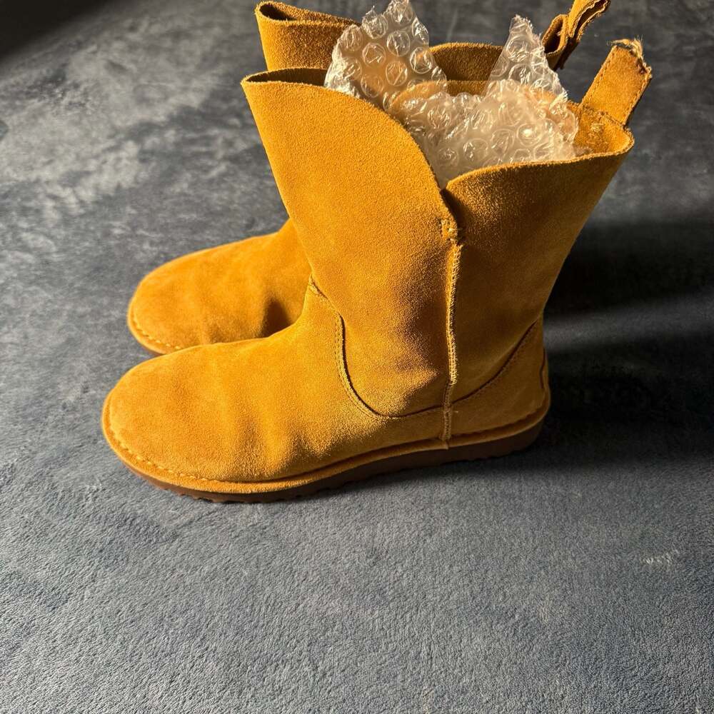 UGG Alida Suede Boots in Chestnut